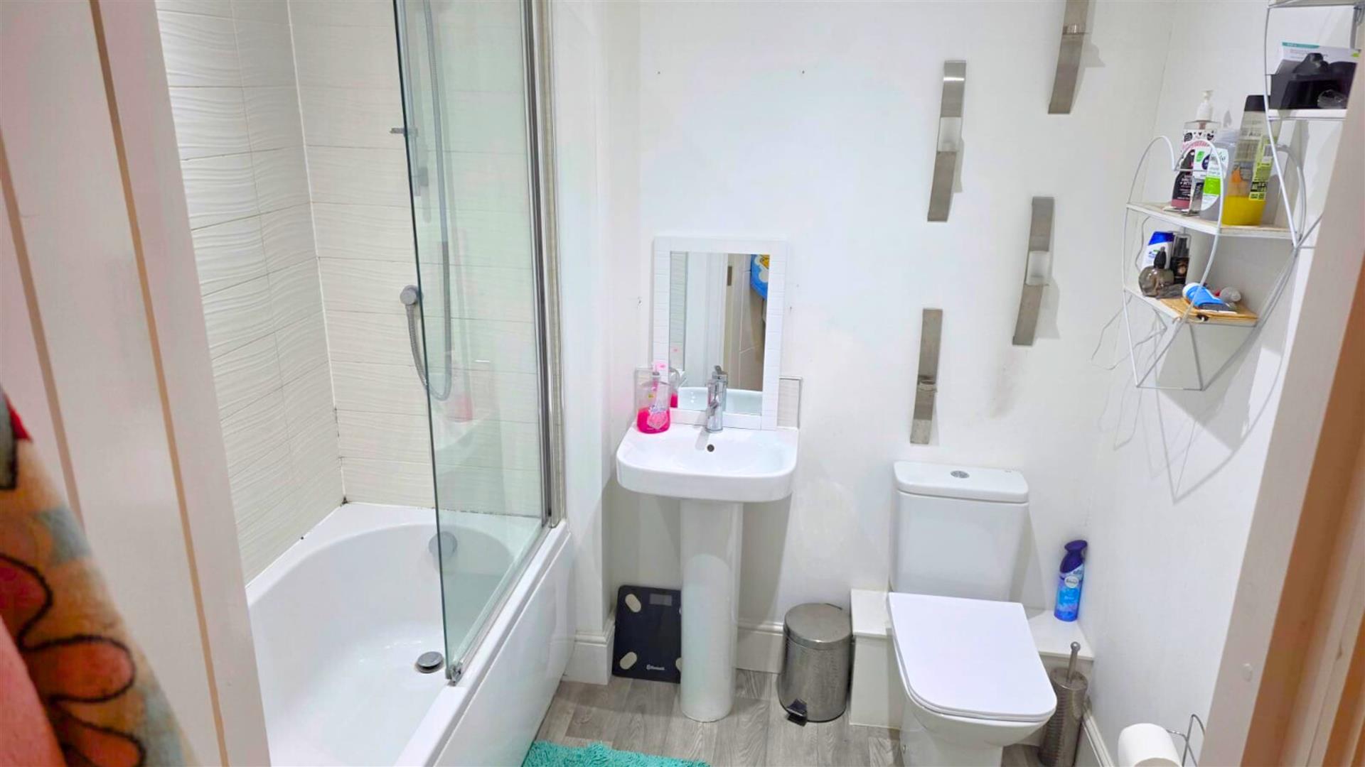 16 Lovett Place, Gobowen, SY11 3QS Let Agreed